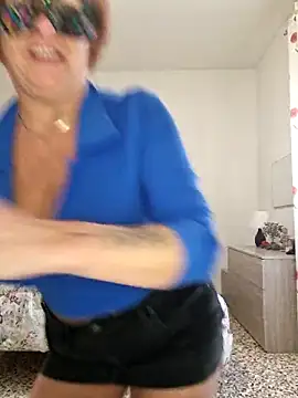 Snapshot of Gattina74 chatting on October 12, 2025, 3:35 pm Gattina74 online show from October 12, 2025, 3:35 pm