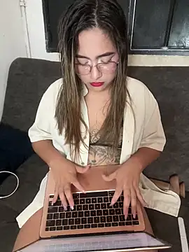 lunaxxx 69 online show from February 20, 2026, 9:06 pm