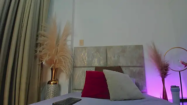 ThaliaHarlow online show from September 24, 2025, 2:23 pm