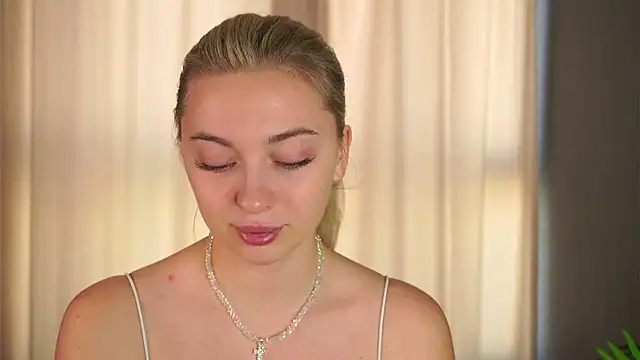 Snapshot of christie_luv chatting on October 15, 2025, 6:44 am christie luv online show from October 15, 2025, 6:44 am