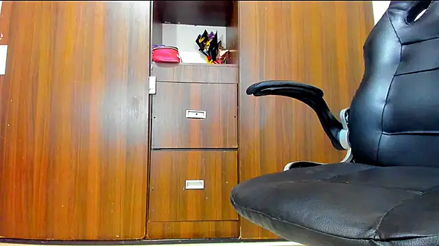 Snapshot of Dreamastercum_ chatting on October 28, 2025, 7:35 pm Dreamastercum online show from October 28, 2025, 7:35 pm