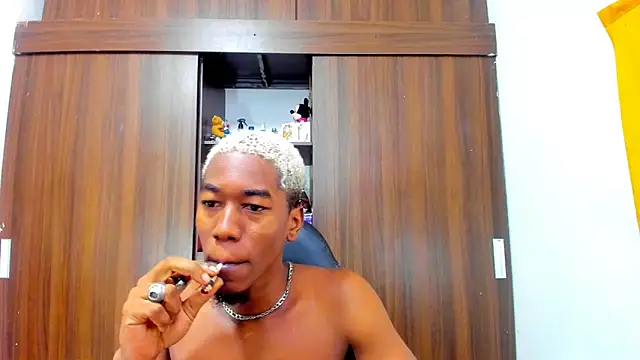 Snapshot of Dreamastercum_ chatting on October 14, 2025, 1:12 pm Dreamastercum online show from October 14, 2025, 1:12 pm