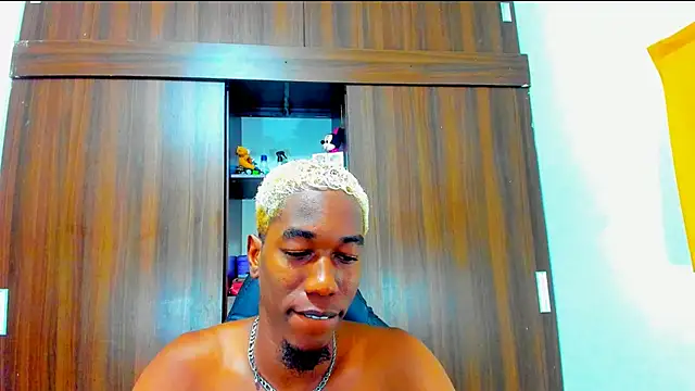 Snapshot of Dreamastercum_ chatting on November 3, 2025, 10:13 pm Dreamastercum online show from November 3, 2025, 10:13 pm