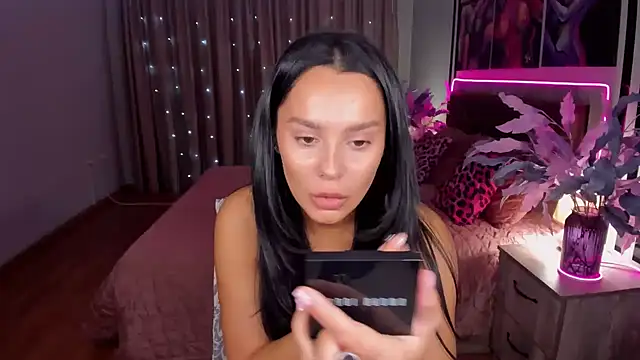 DanaSincere online show from October 13, 2025, 3:52 am