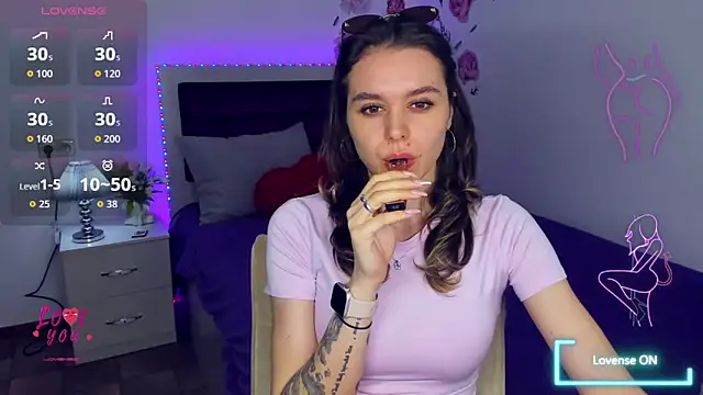 EmelyMason online show from April 20, 2026, 5:54 am