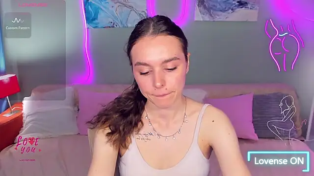 Snapshot of EmelyMason chatting on May 27, 2026, 5:26 am EmelyMason online show from May 27, 2026, 5:26 am