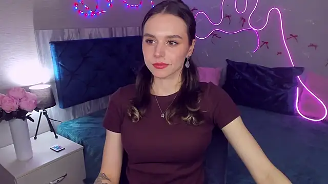 EmelyMason online show from April 9, 2026, 5:42 am