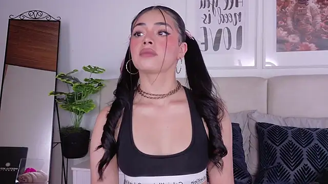 SaritaBratz online show from February 25, 2026, 8:52 pm