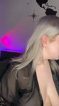 Snapshot of April_Vancee chatting on October 8, 2025, 2:07 pm April Vancee online show from October 8, 2025, 2:07 pm