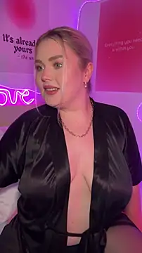 Snapshot of April_Vancee chatting on June 26, 2026, 5:08 pm April Vancee online show from June 26, 2026, 5:08 pm