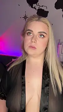 Snapshot of April_Vancee chatting on October 18, 2025, 1:02 pm April Vancee online show from October 18, 2025, 1:02 pm