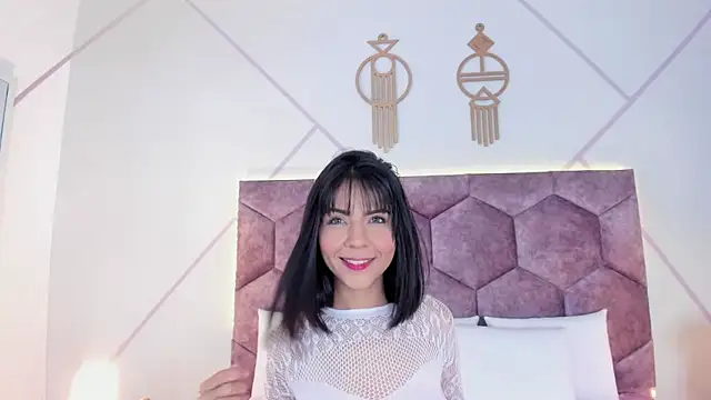 aurora collinss  online show from November 1, 2025, 1:16 pm