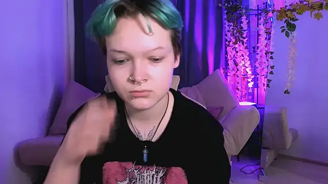 NicoleFlloret online show from March 15, 2025, 5:41 am