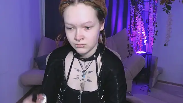 NicoleFlloret online show from March 5, 2025, 6:01 am