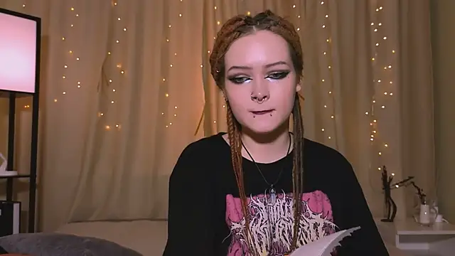 NicoleFlloret online show from March 11, 2025, 12:06 pm