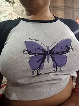 Miss Love25 online show from April 4, 2026, 6:09 am