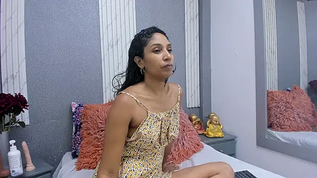 Snapshot of Lucy_Canel chatting on September 10, 2025, 7:24 pm Lucy Canel online show from September 10, 2025, 7:24 pm