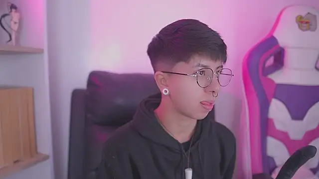 Snapshot of tommy_blue chatting on October 11, 2025, 4:30 pm tommy blue online show from October 11, 2025, 4:30 pm