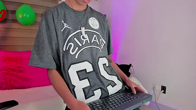 Snapshot of tommy_blue chatting on March 20, 2025, 8:08 pm tommy blue online show from March 20, 2025, 8:08 pm