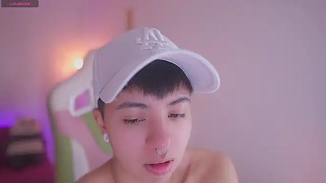 Snapshot of tommy_blue chatting on November 13, 2025, 12:31 pm tommy blue online show from November 13, 2025, 12:31 pm