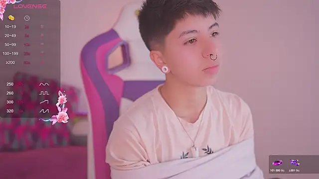 Snapshot of tommy_blue chatting on November 5, 2025, 12:19 pm tommy blue online show from November 5, 2025, 12:19 pm