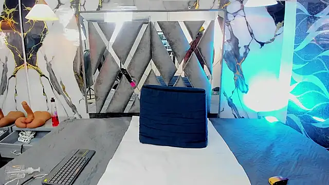 CandyMartinez  online show from July 3, 2026, 5:52 pm