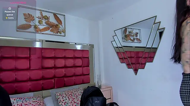 SaskiaGrendel online show from February 6, 2026, 12:28 am