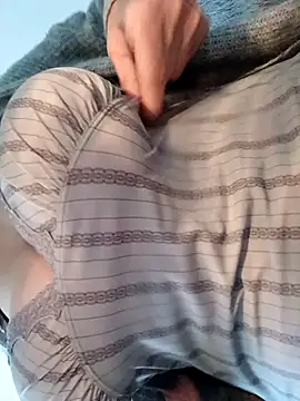 Snapshot of BellyDancer1 chatting on November 12, 2025, 9:24 am BellyDancer1 online show from November 12, 2025, 9:24 am