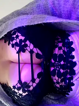 Snapshot of BellyDancer1 chatting on November 18, 2025, 8:50 am BellyDancer1 online show from November 18, 2025, 8:50 am