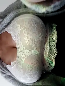 Snapshot of BellyDancer1 chatting on November 14, 2025, 10:19 am BellyDancer1 online show from November 14, 2025, 10:19 am