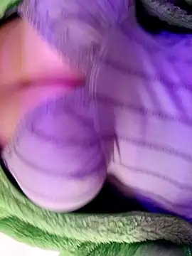 Snapshot of BellyDancer1 chatting on October 26, 2025, 3:34 pm BellyDancer1 online show from October 26, 2025, 3:34 pm