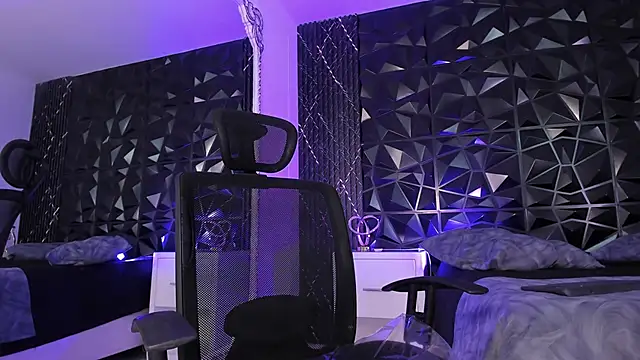 LexiAndDeker online show from December 13, 2025, 8:04 pm