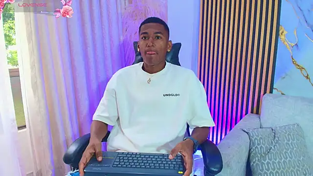 LexiAndDeker online show from October 10, 2025, 3:57 pm