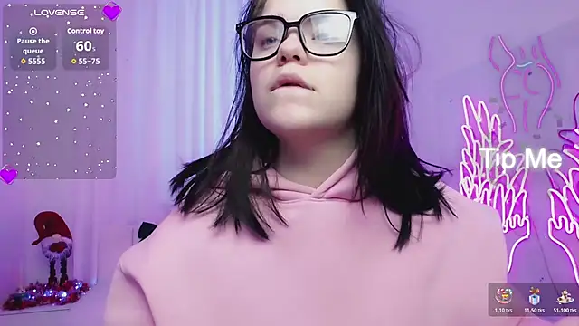 Eliss Shyyo online show from December 17, 2025, 10:31 am