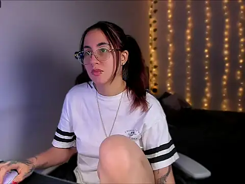 Snapshot of Camil_Lee chatting on October 29, 2025, 4:22 am Camil Lee online show from October 29, 2025, 4:22 am