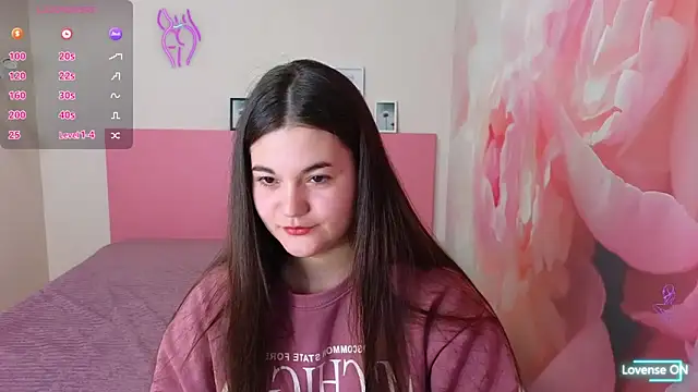 Snapshot of ElinaMils chatting on February 23, 2026, 12:39 pm ElinaMils online show from February 23, 2026, 12:39 pm