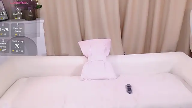 Snapshot of honey113 chatting on December 14, 2025, 1:06 pm honey113 online show from December 14, 2025, 1:06 pm