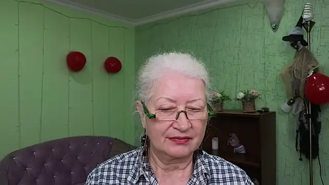 Maya Mayflower online show from March 7, 2025, 3:39 pm