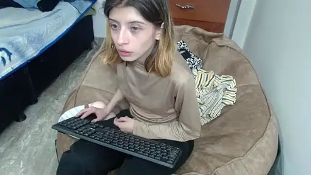 KratosAfroditacs online show from October 17, 2025, 5:44 am