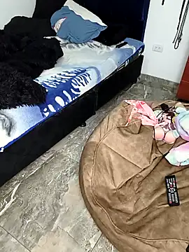 KratosAfroditacs online show from April 10, 2026, 7:43 pm