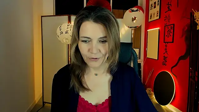 NicoleHitman online show from April 7, 2026, 1:13 pm