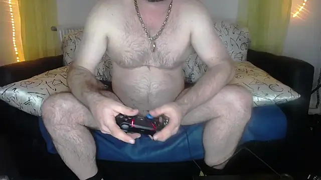Snapshot of BiggedyBear chatting on December 22, 2025, 2:22 am BiggedyBear online show from December 22, 2025, 2:22 am