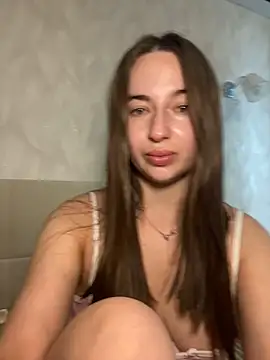 Snapshot of AlisaQSky chatting on May 26, 2026, 9:18 am AlisaQSky online show from May 26, 2026, 9:18 am