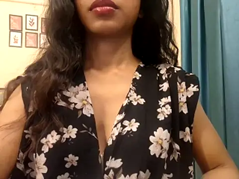 Queen Ayeshaa online show from November 3, 2025, 7:17 pm