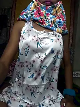 Cutesoma01 online show from November 18, 2025, 5:05 pm