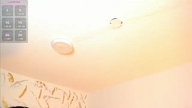 Cristal Velle online show from April 3, 2026, 1:17 pm