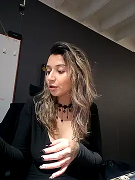 Snapshot of Isabella_Varella chatting on October 27, 2025, 1:12 pm Isabella Varella online show from October 27, 2025, 1:12 pm