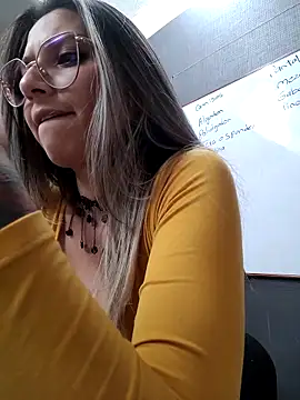 Snapshot of Isabella_Varella chatting on March 18, 2025, 6:50 pm Isabella Varella online show from March 18, 2025, 6:50 pm