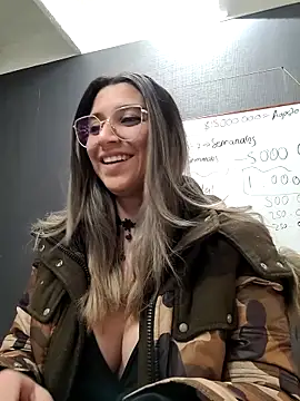 Snapshot of Isabella_Varella chatting on March 14, 2025, 3:36 pm Isabella Varella online show from March 14, 2025, 3:36 pm