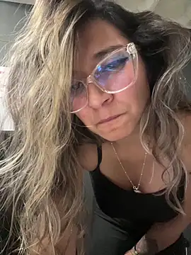 Snapshot of Isabella_Varella chatting on November 18, 2025, 12:37 am Isabella Varella online show from November 18, 2025, 12:37 am